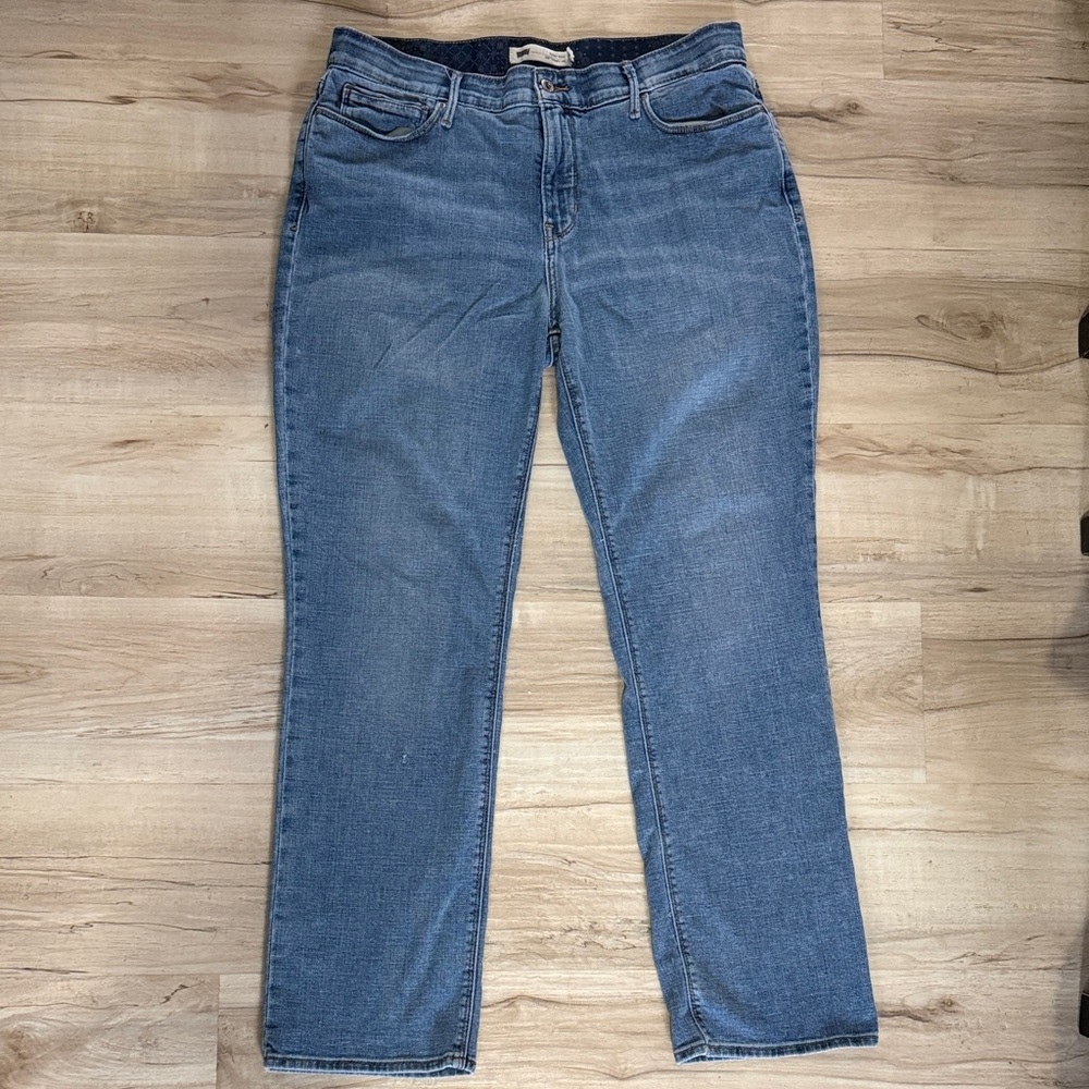 Classic Women's Blue Levi Stretch Jeans